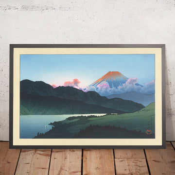 Una imagen enmarcada de Nocturnal Mt. Fuji, Lake Ashino de Hasui Kawase, 1935